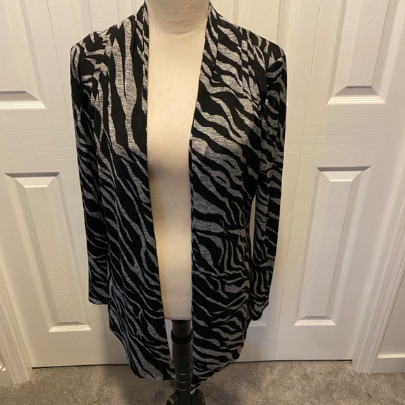 Women’s Size S zebra open cardigan - Picture 2 of 6